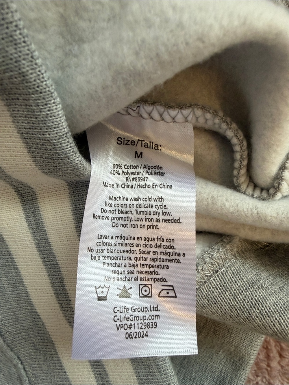 Peanuts Snoopy Crewneck Sweatshirt new condition size Medium - Picture 11 of 11